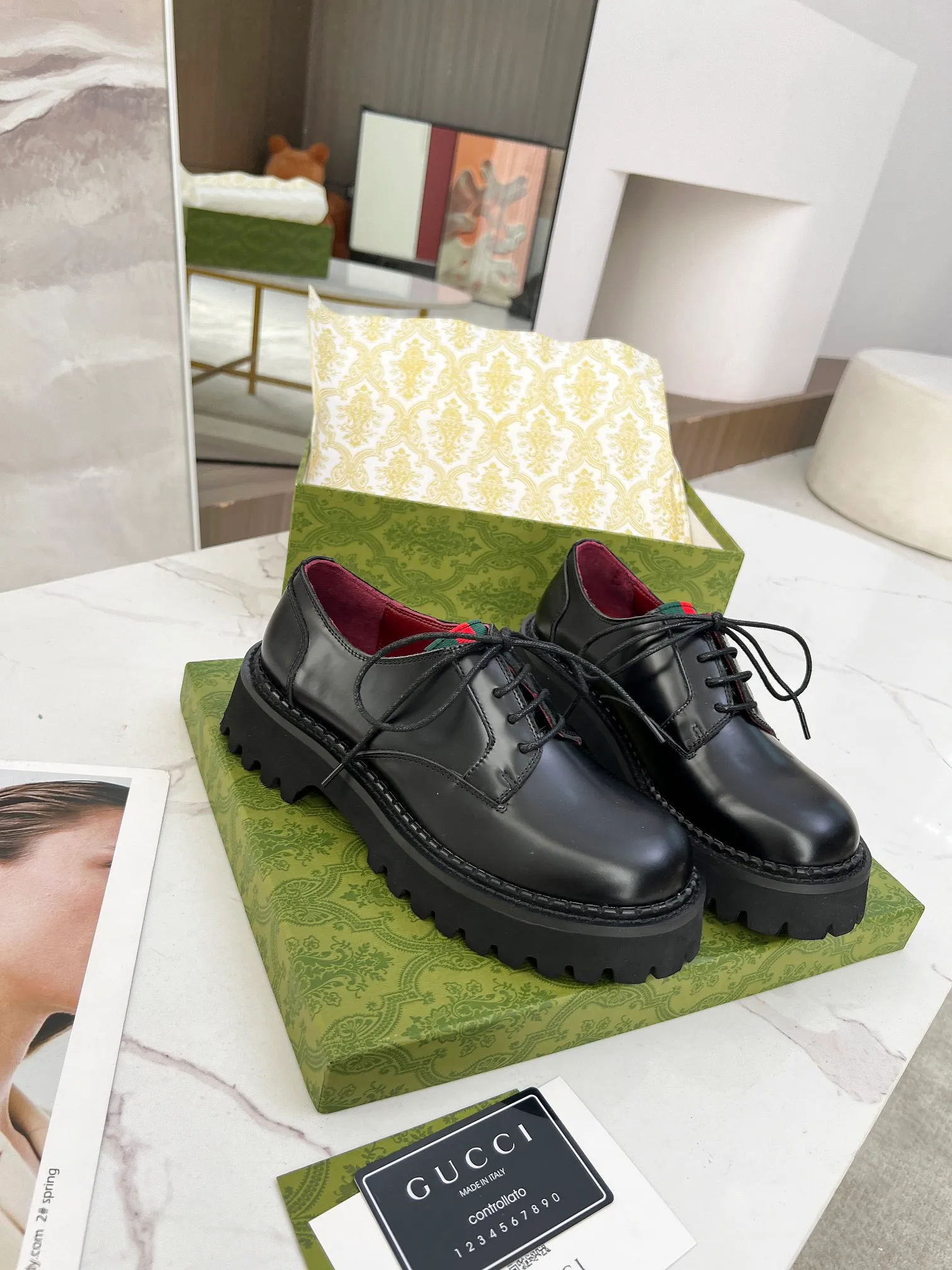 👟👟Ex-factory price 500👟👟 New arrival! 2024 latest version of GUCCI versatile strappy loafers, heel height: 5cm, fabric: first layer cowhide/open edge beads, lining/foot pads: sheepskin lining.  The outsole is made of foam outsole. Color: black/ancora red. Size: 35-41